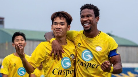 Tài năng 18 tuổi Lê Văn Thuận nhận giải thần đồng V.League